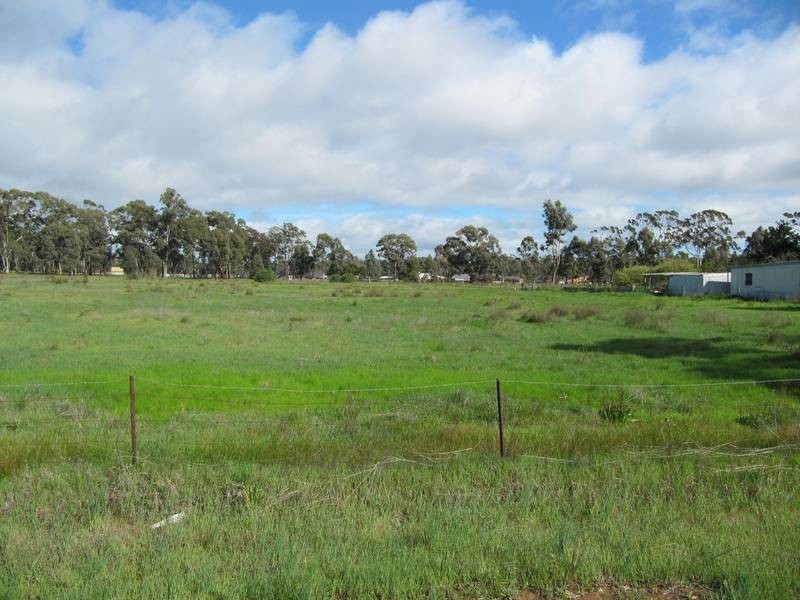 193 Jobs Gully Road, Eaglehawk VIC 3556