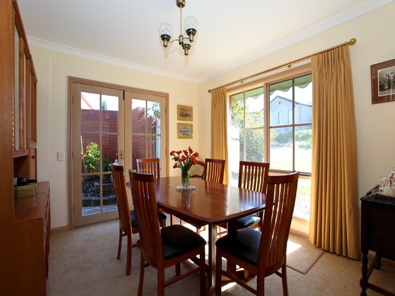 24 Crook Street, Kennington VIC 3550