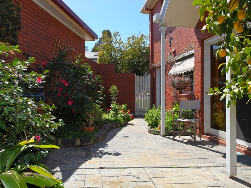 24 Crook Street, Kennington VIC 3550