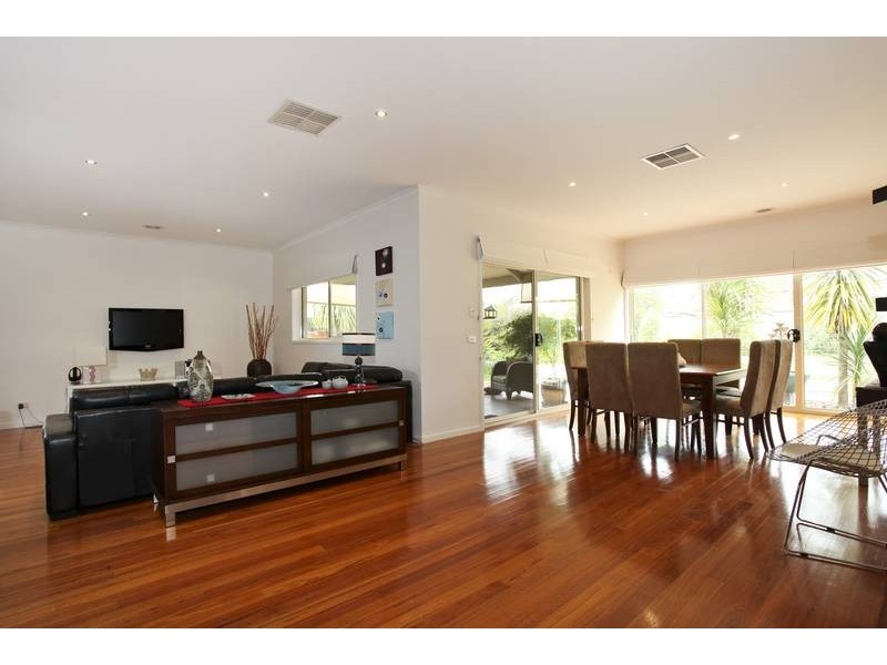 255 Aspinall Street, Kangaroo Flat VIC 3555