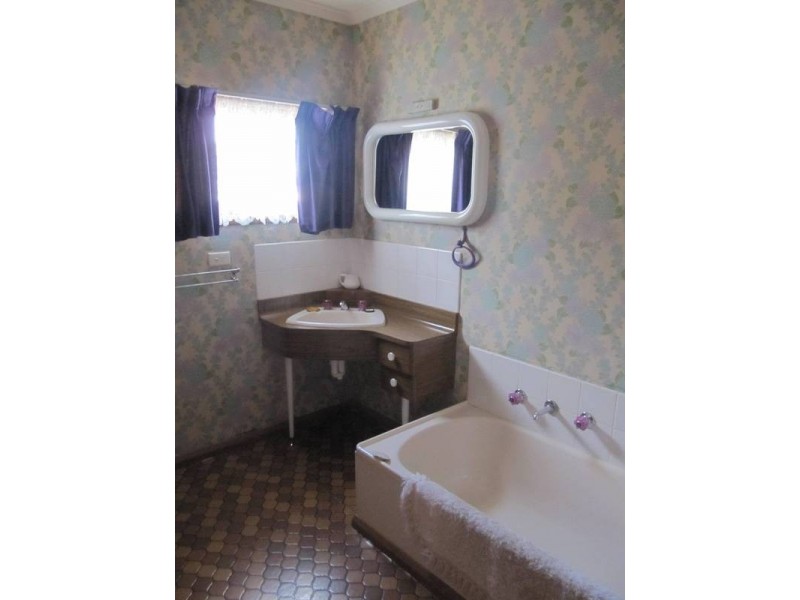 22 Banks Street, Kangaroo Flat VIC 3555