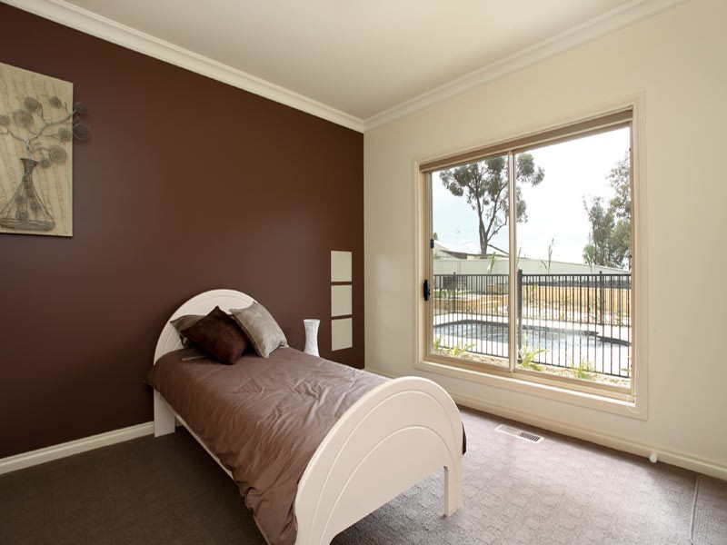 36 Crook Street, Kennington VIC 3550