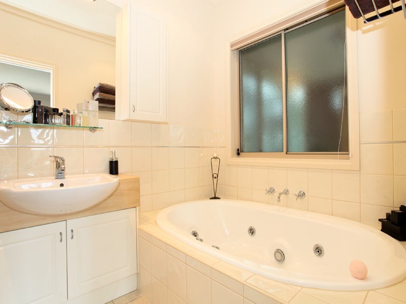 36 Crook Street, Kennington VIC 3550