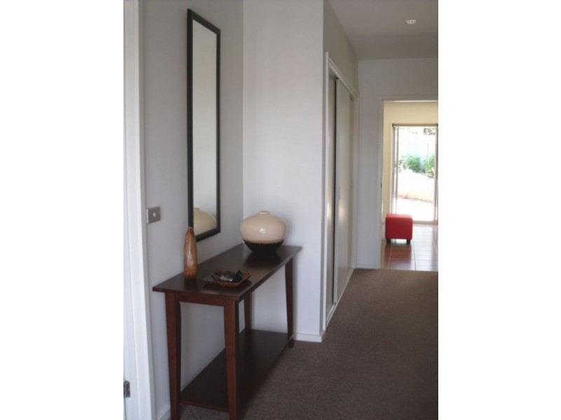4/7a Curtin Mews, Flora Hill VIC 3550