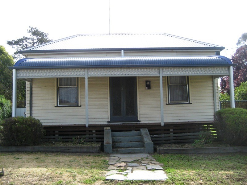 34 Adam Street, Quarry Hill VIC 3550