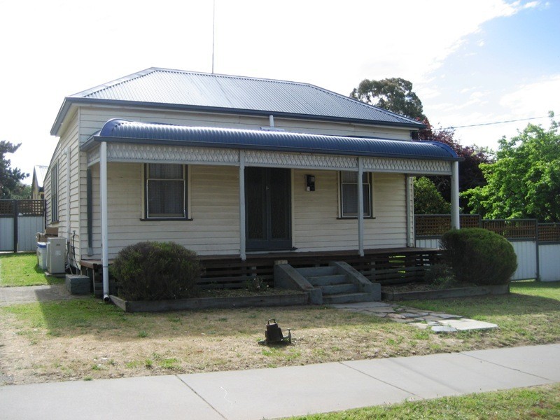 34 Adam Street, Quarry Hill VIC 3550