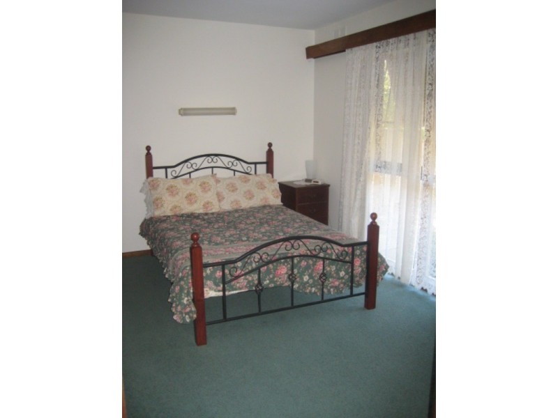 23B Hewitt Avenue, Strathdale VIC 3550