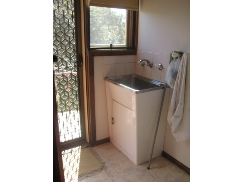 23B Hewitt Avenue, Strathdale VIC 3550