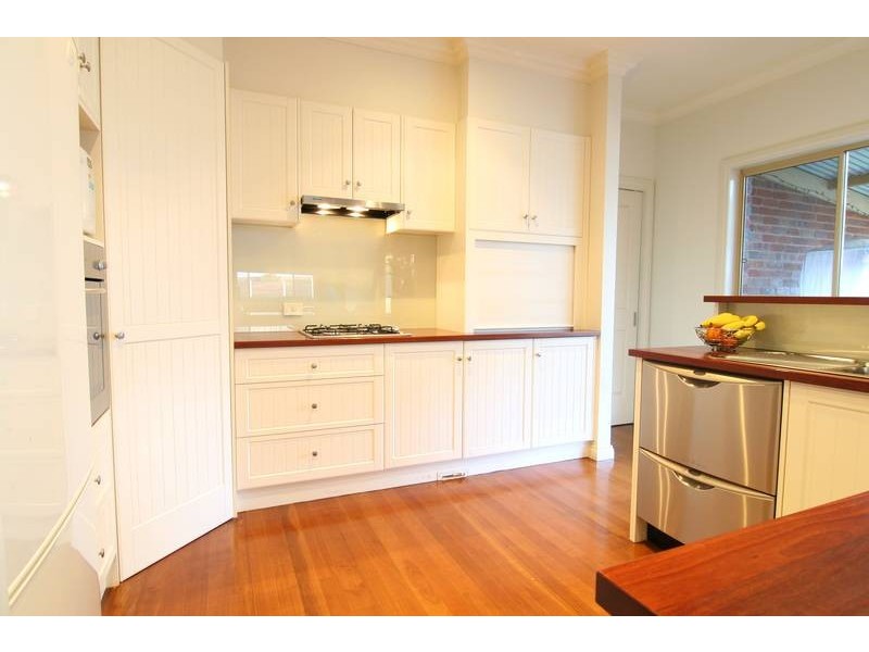 38 Kronk Street, Golden Square VIC 3555