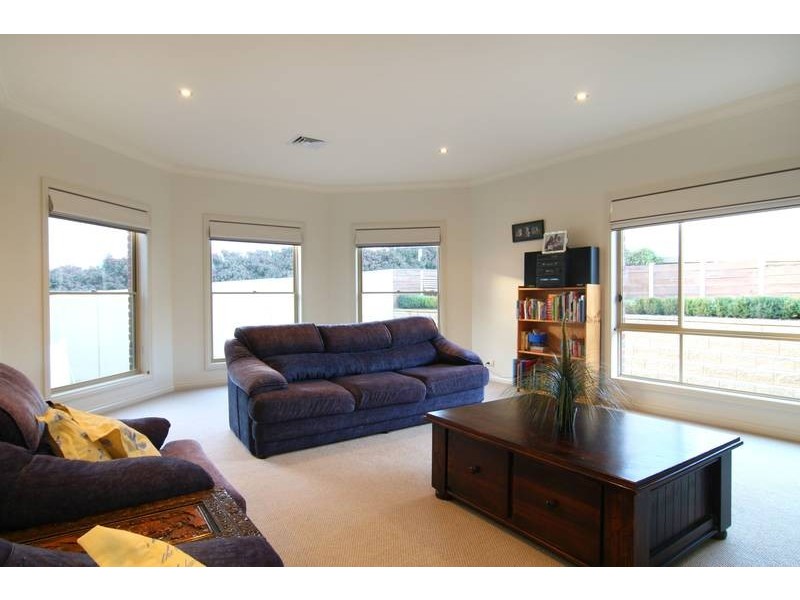 38 Kronk Street, Golden Square VIC 3555