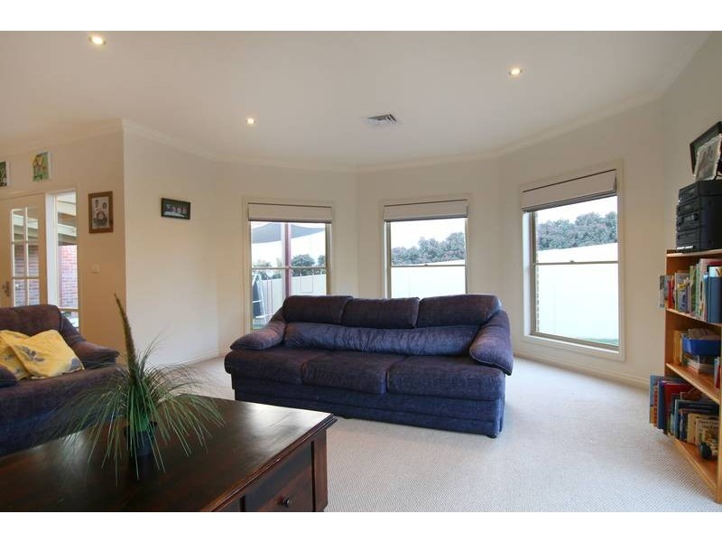 38 Kronk Street, Golden Square VIC 3555