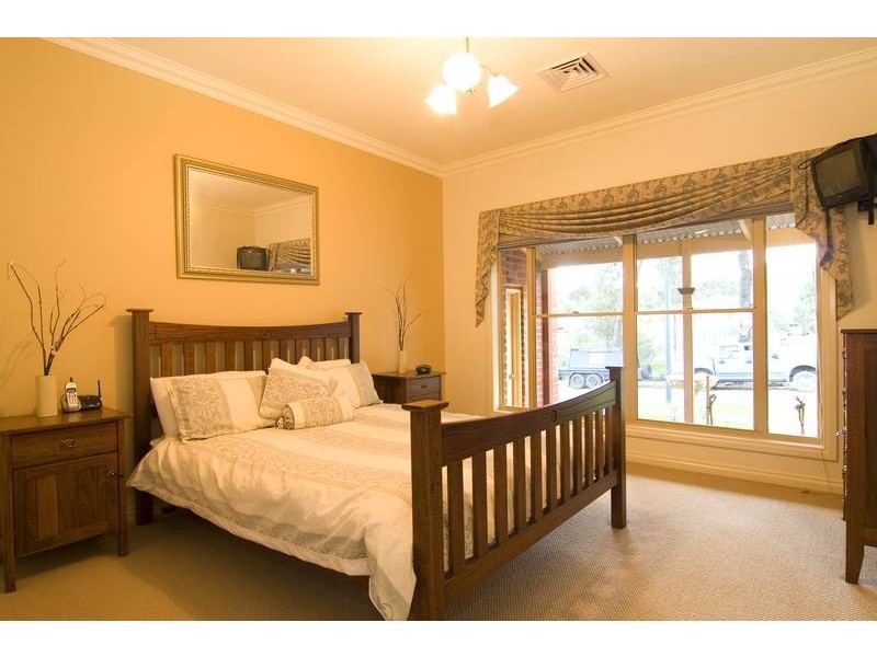 38 Kronk Street, Golden Square VIC 3555