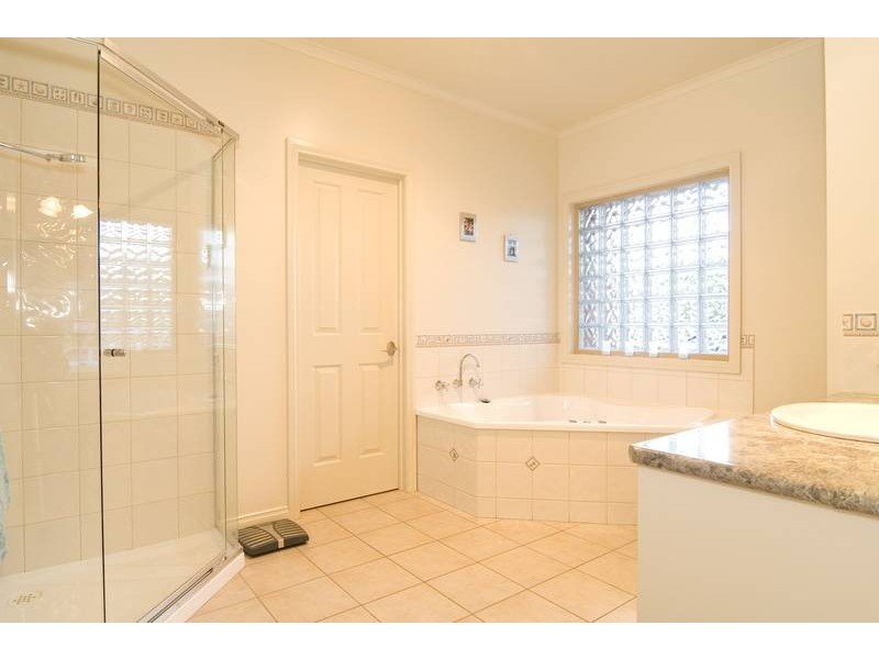 38 Kronk Street, Golden Square VIC 3555