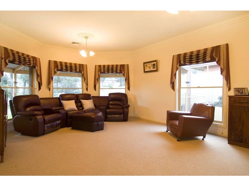 38 Kronk Street, Golden Square VIC 3555