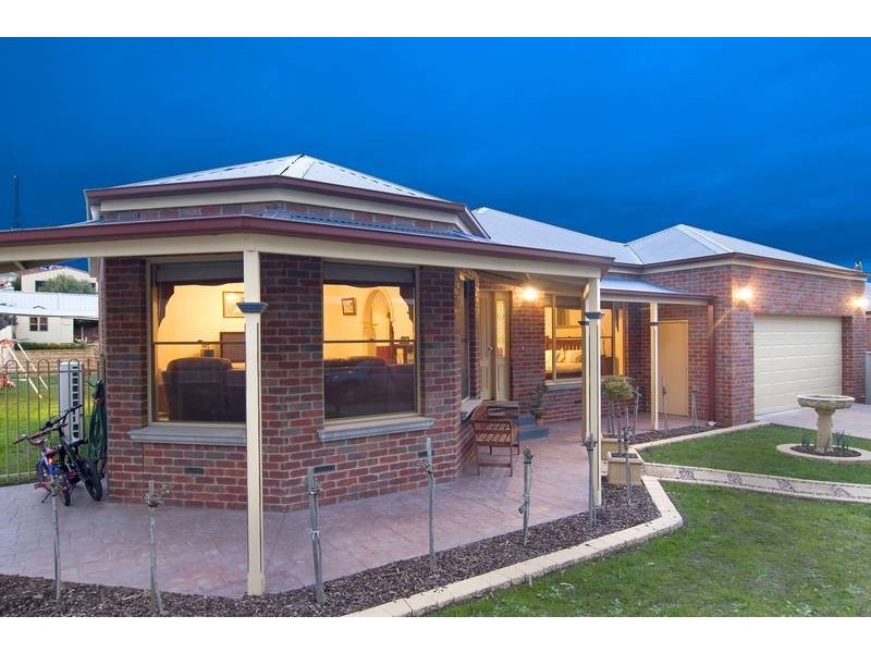 38 Kronk Street, Golden Square VIC 3555