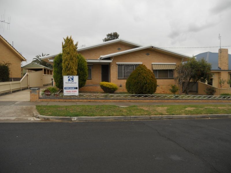 4 McMillan Street, Kennington VIC 3550