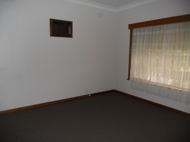 4 McMillan Street, Kennington VIC 3550