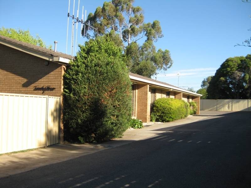 1, 2 & 3/23 Hope Street, Kangaroo Flat VIC 3555