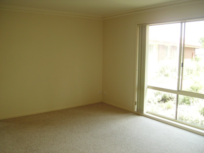 4 Commins Place, Flora Hill VIC 3550