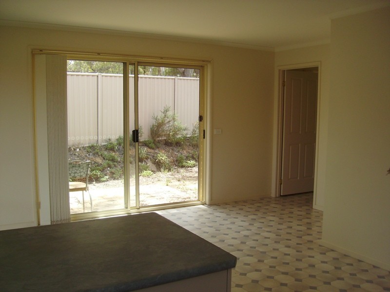 4 Commins Place, Flora Hill VIC 3550