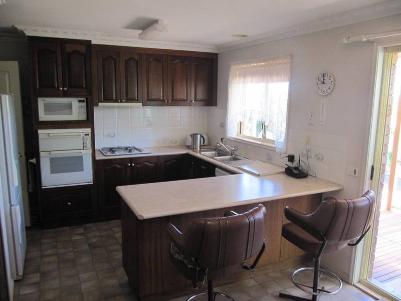 2/6 Davey Close, Flora Hill VIC 3550