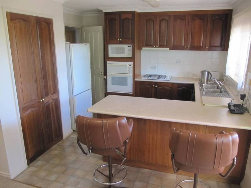 2/6 Davey Close, Flora Hill VIC 3550