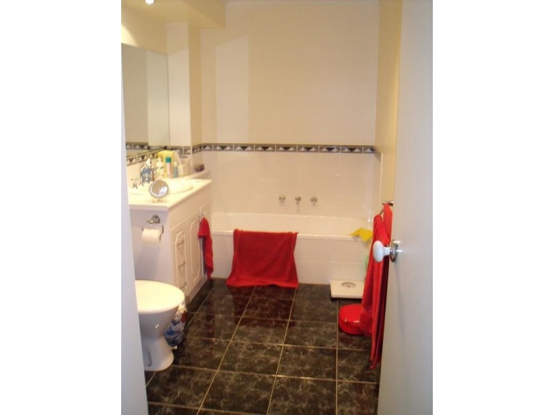 4/50 Houlahan Street, Flora Hill VIC 3550