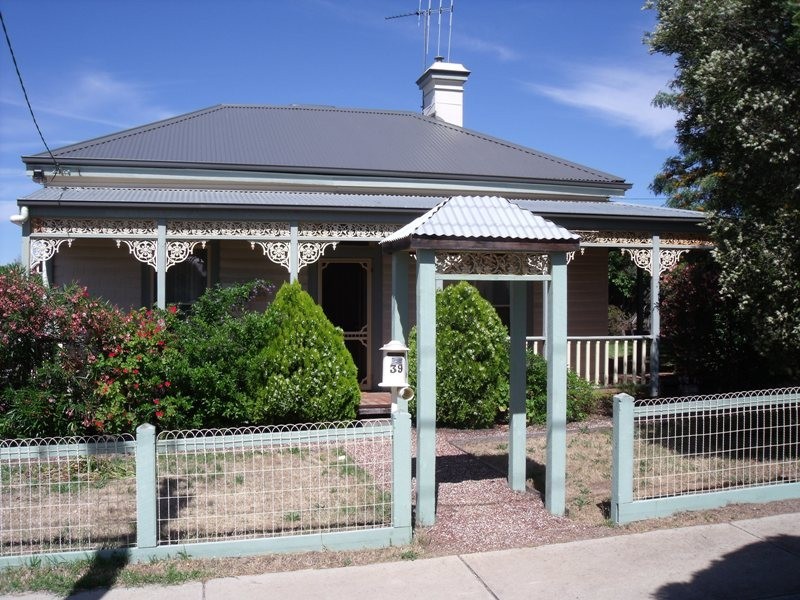 39 Maple Street, Golden Square VIC 3555