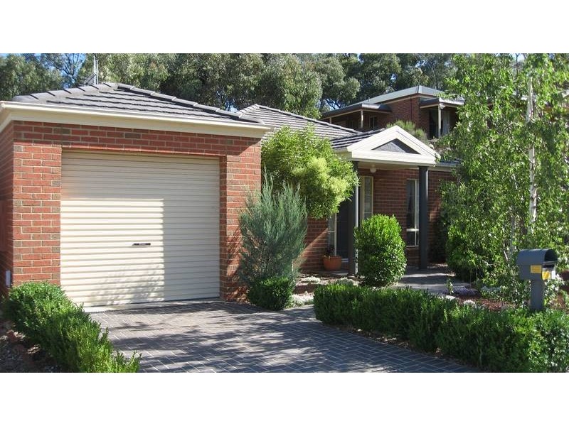 2 Lyndale Court, Flora Hill VIC 3550