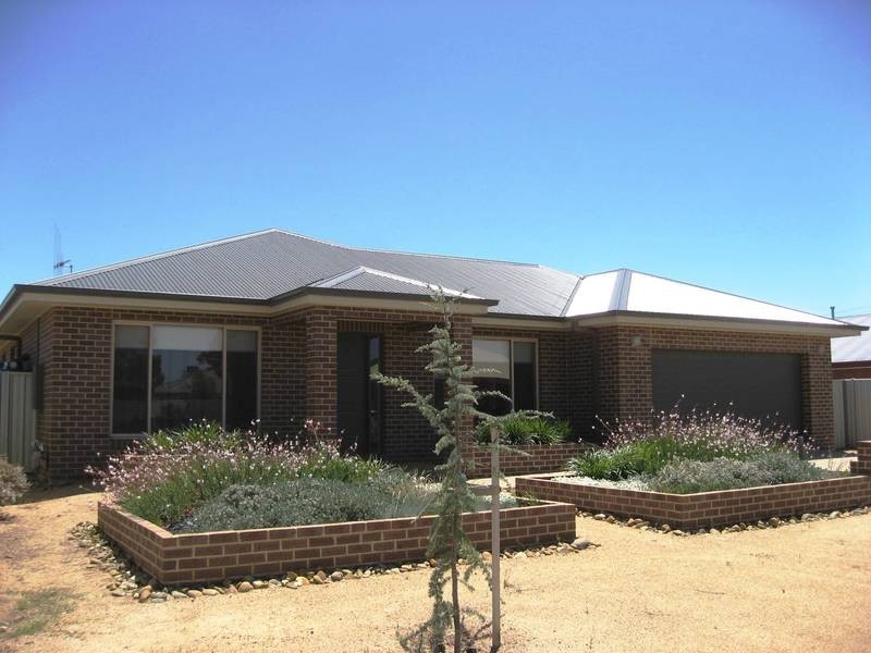 6 Dowker Street, Epsom VIC 3551