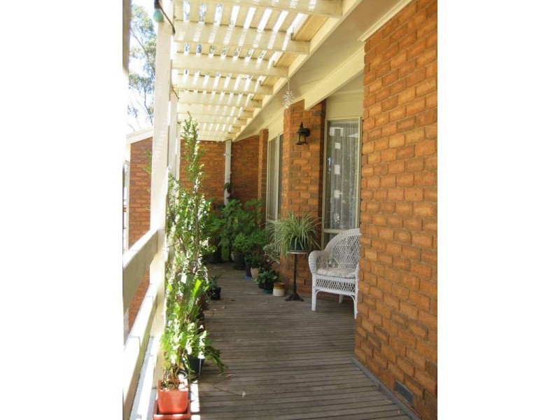 15 Clay Gully Court, Maiden Gully VIC 3551