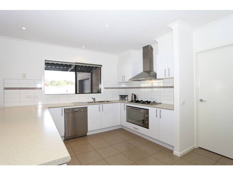 4 Hanover Place, Strathfieldsaye VIC 3551