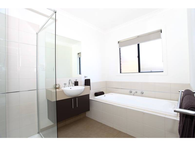 4 Hanover Place, Strathfieldsaye VIC 3551