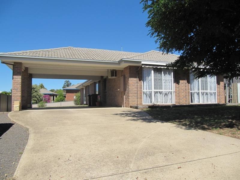 11 Sherwood Drive, Flora Hill VIC 3550