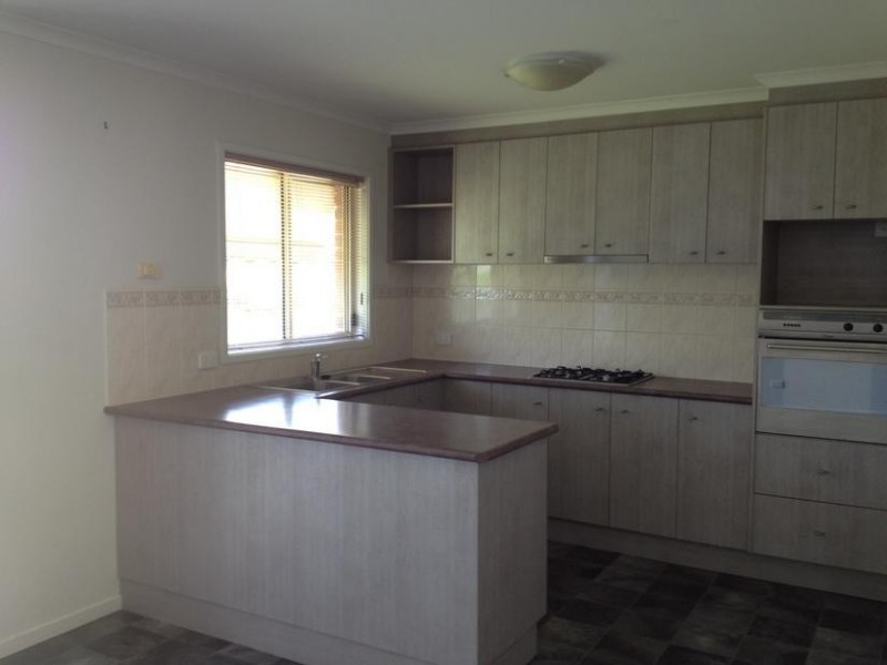 13 Sunset Boulevard, Spring Gully VIC 3550