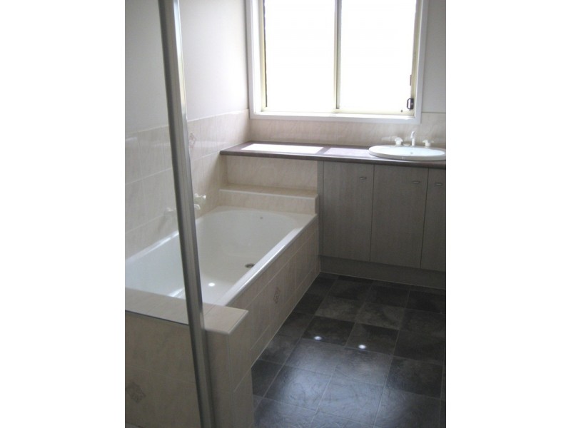 13 Sunset Boulevard, Spring Gully VIC 3550