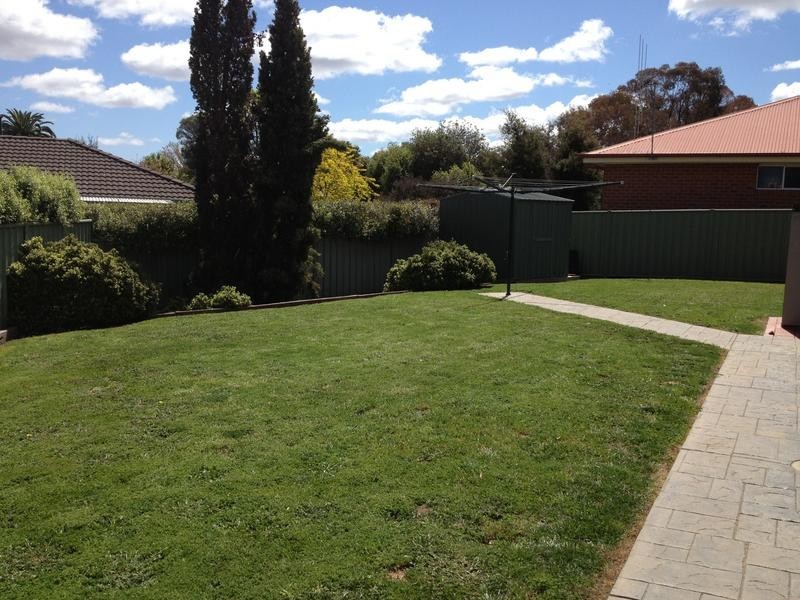 13 Sunset Boulevard, Spring Gully VIC 3550