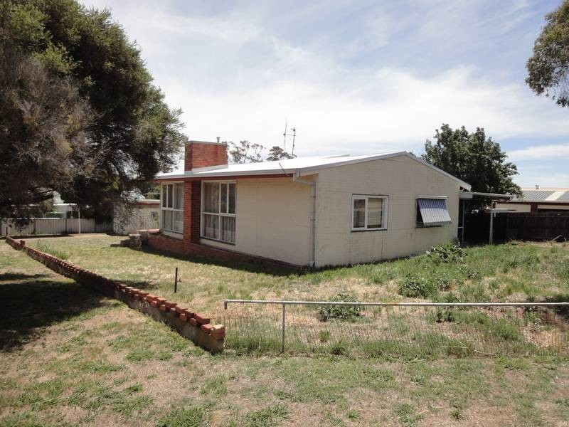 16 Archer Street, Kangaroo Flat VIC 3555