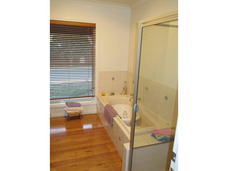 18 Hillary Court, Strathdale VIC 3550