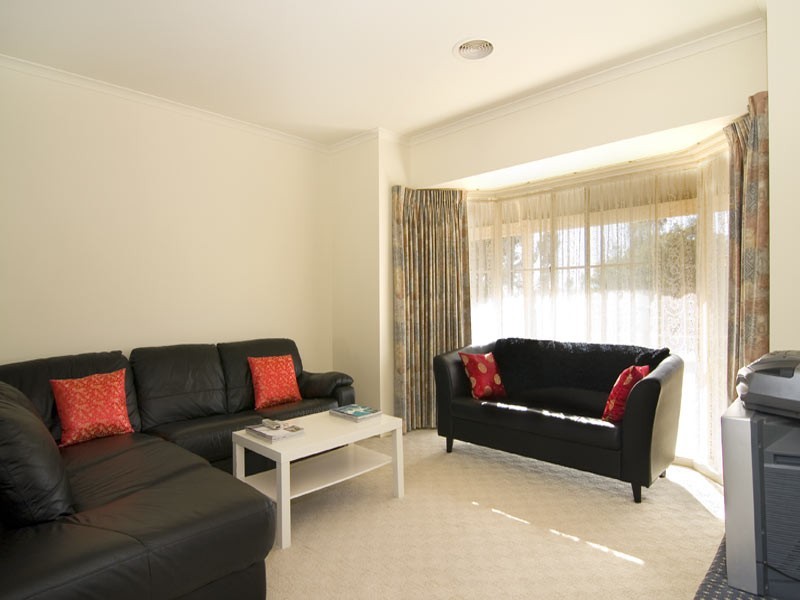 2 Goodenia Avenue, Kangaroo Flat VIC 3555