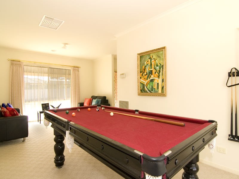 2 Goodenia Avenue, Kangaroo Flat VIC 3555