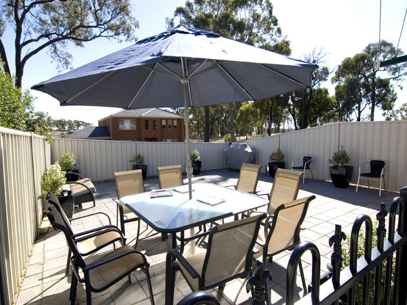 2 Goodenia Avenue, Kangaroo Flat VIC 3555