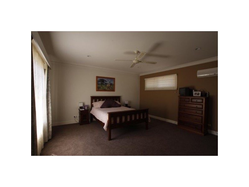 6 Cardogen Place, Kennington VIC 3550