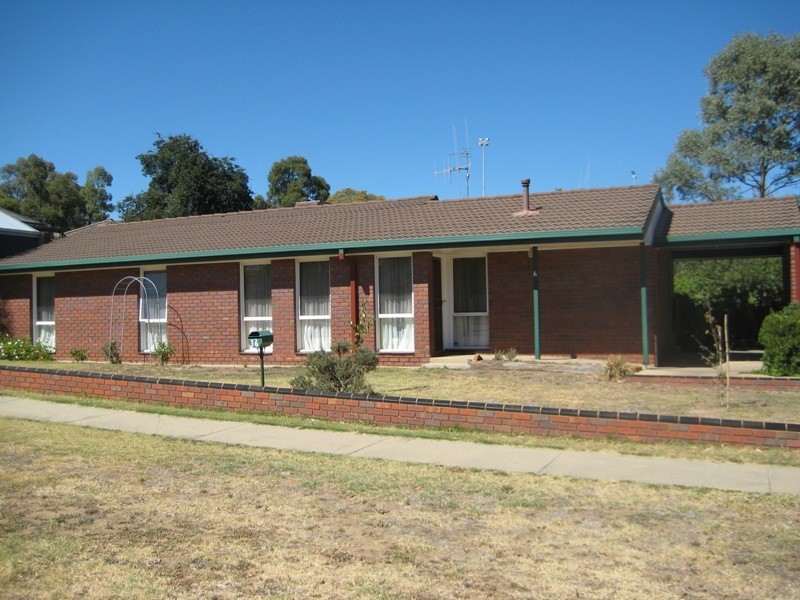 16 Peel Street, Quarry Hill VIC 3550