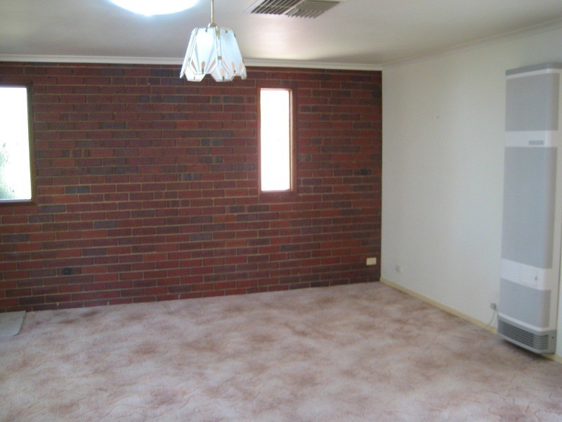 16 Peel Street, Quarry Hill VIC 3550