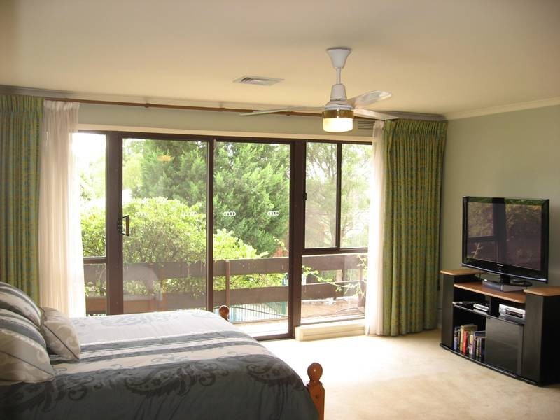 6 Boronia Crescent, Strathdale VIC 3550