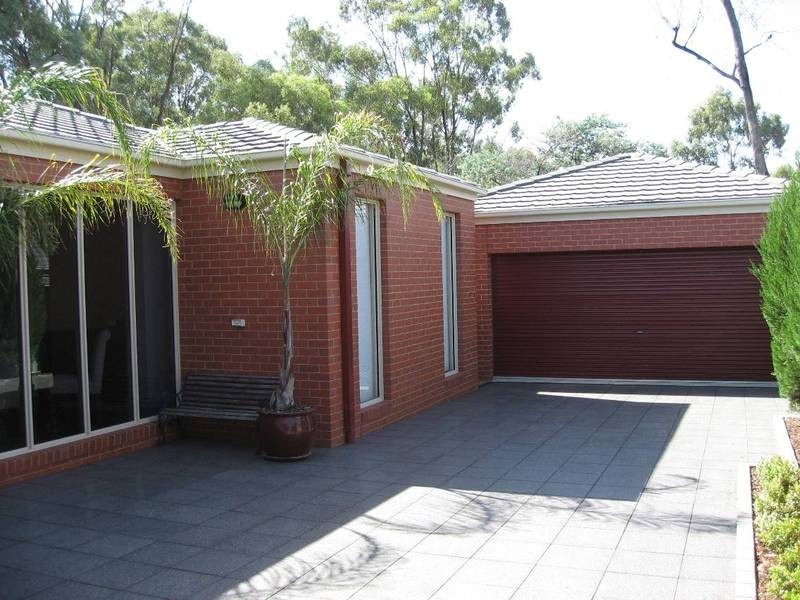 13 Vincent Drive, Strathdale VIC 3550