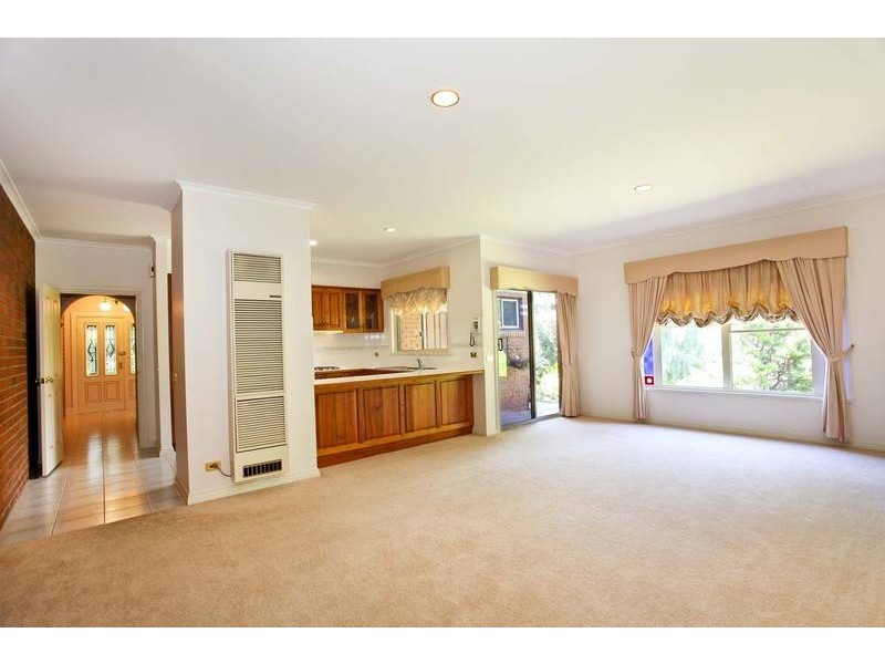 1/19 Landale Drive, Strathdale VIC 3550