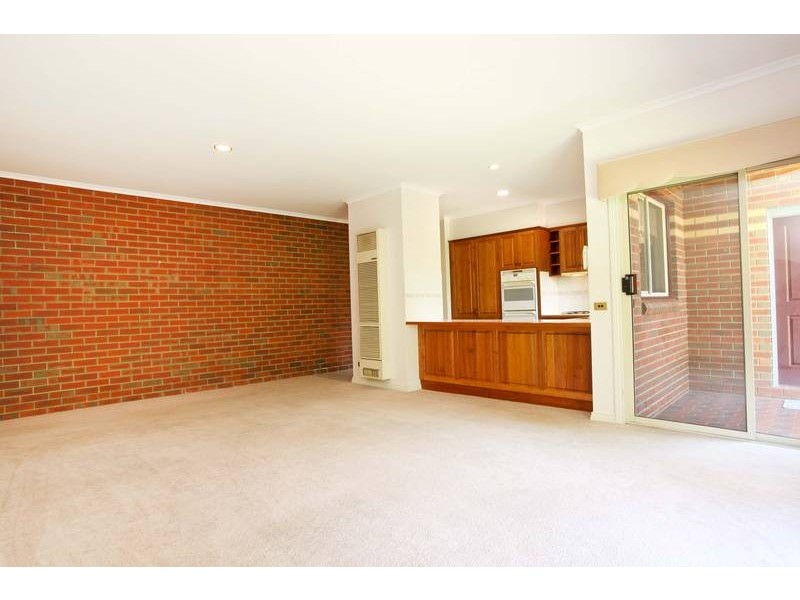 1/19 Landale Drive, Strathdale VIC 3550