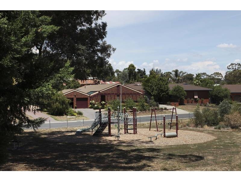 1/19 Landale Drive, Strathdale VIC 3550